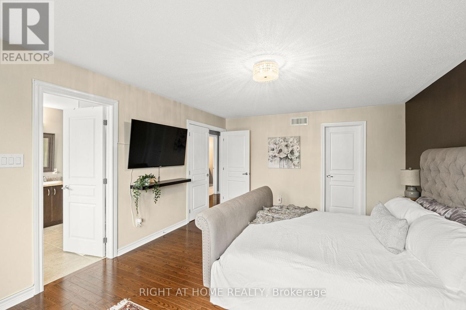2209 Sunset Cove Circle, Ottawa, ON - Indoor Photo Showing Bedroom