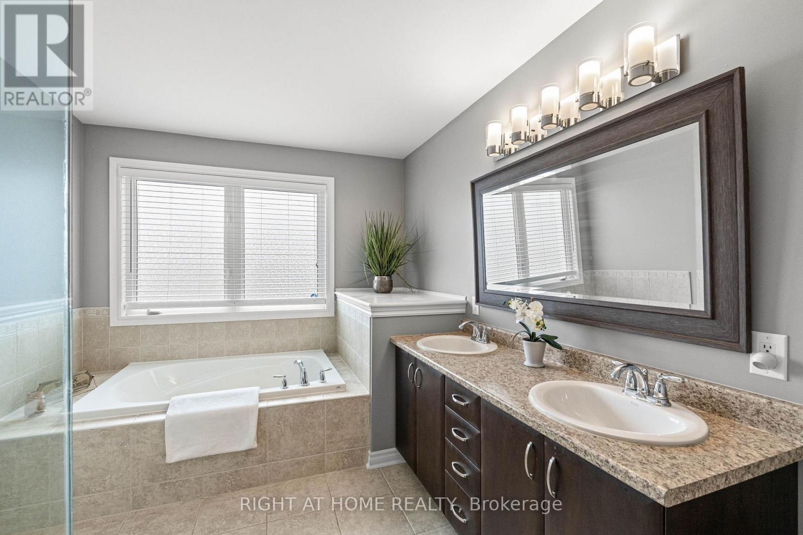2209 Sunset Cove Circle, Ottawa, ON - Indoor Photo Showing Bathroom