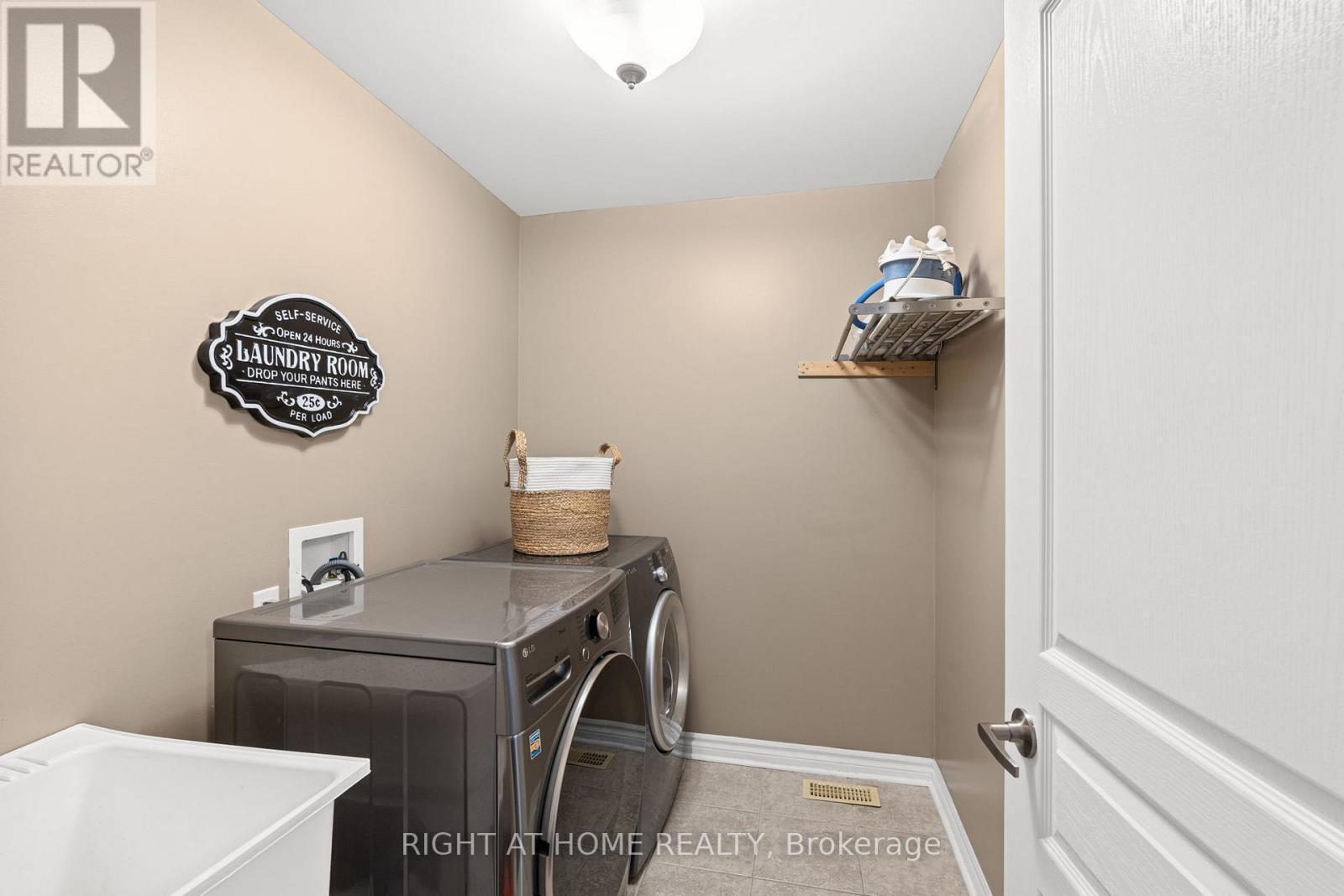 2209 Sunset Cove Circle, Ottawa, ON - Indoor Photo Showing Laundry Room