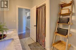 5 pc main bath with tub and shower combo -