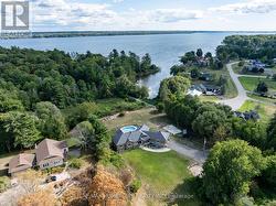 Overview of the neighbourhood and river frontage -