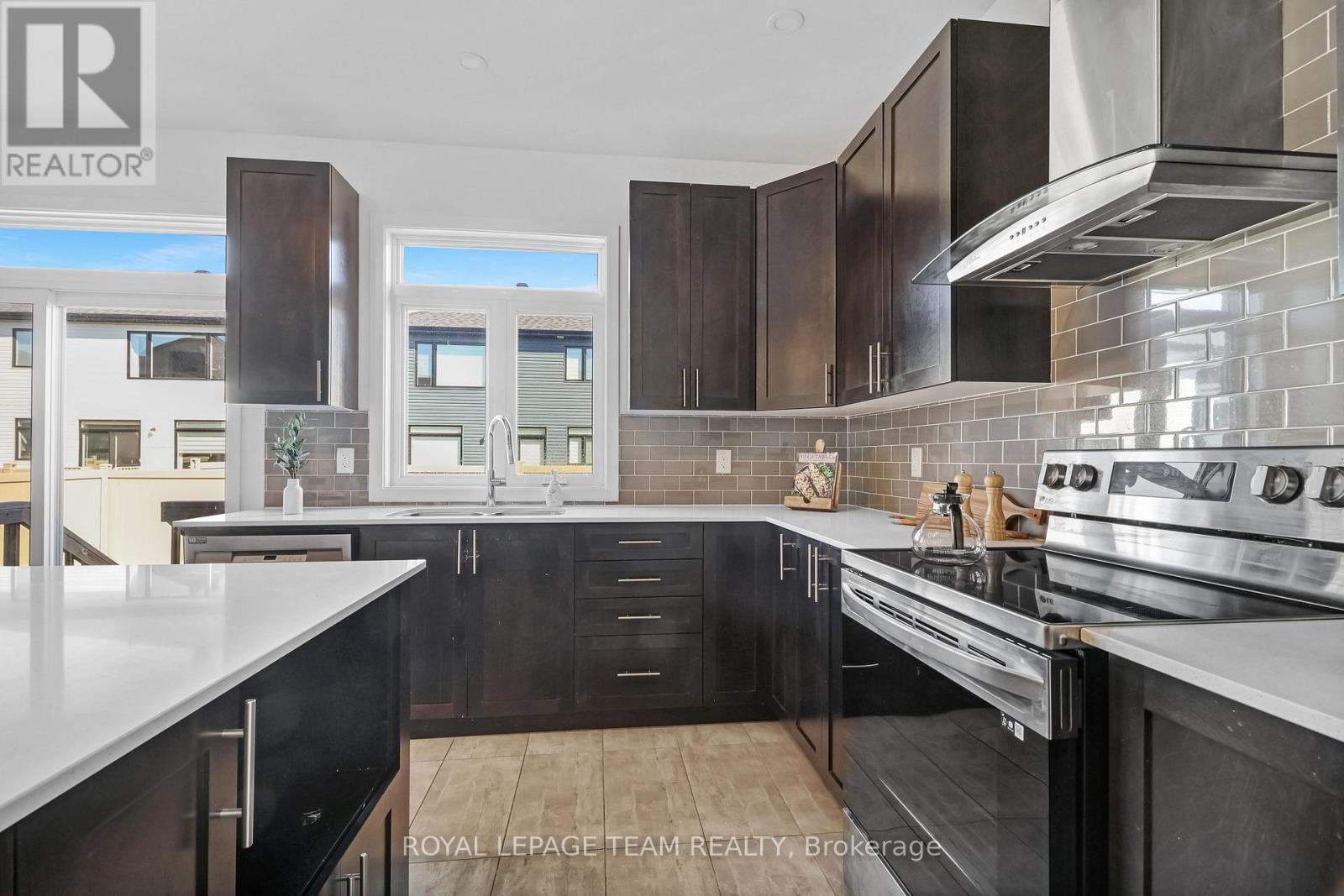 76 Big Dipper Street, Ottawa, ON - Indoor Photo Showing Kitchen With Upgraded Kitchen