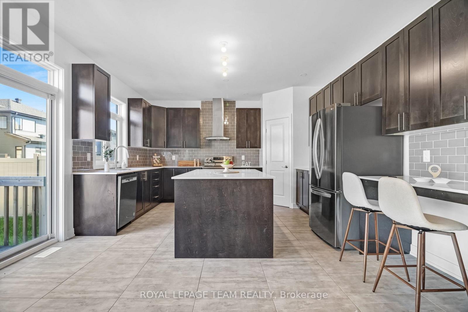 76 Big Dipper Street, Ottawa, ON - Indoor Photo Showing Kitchen With Stainless Steel Kitchen With Upgraded Kitchen