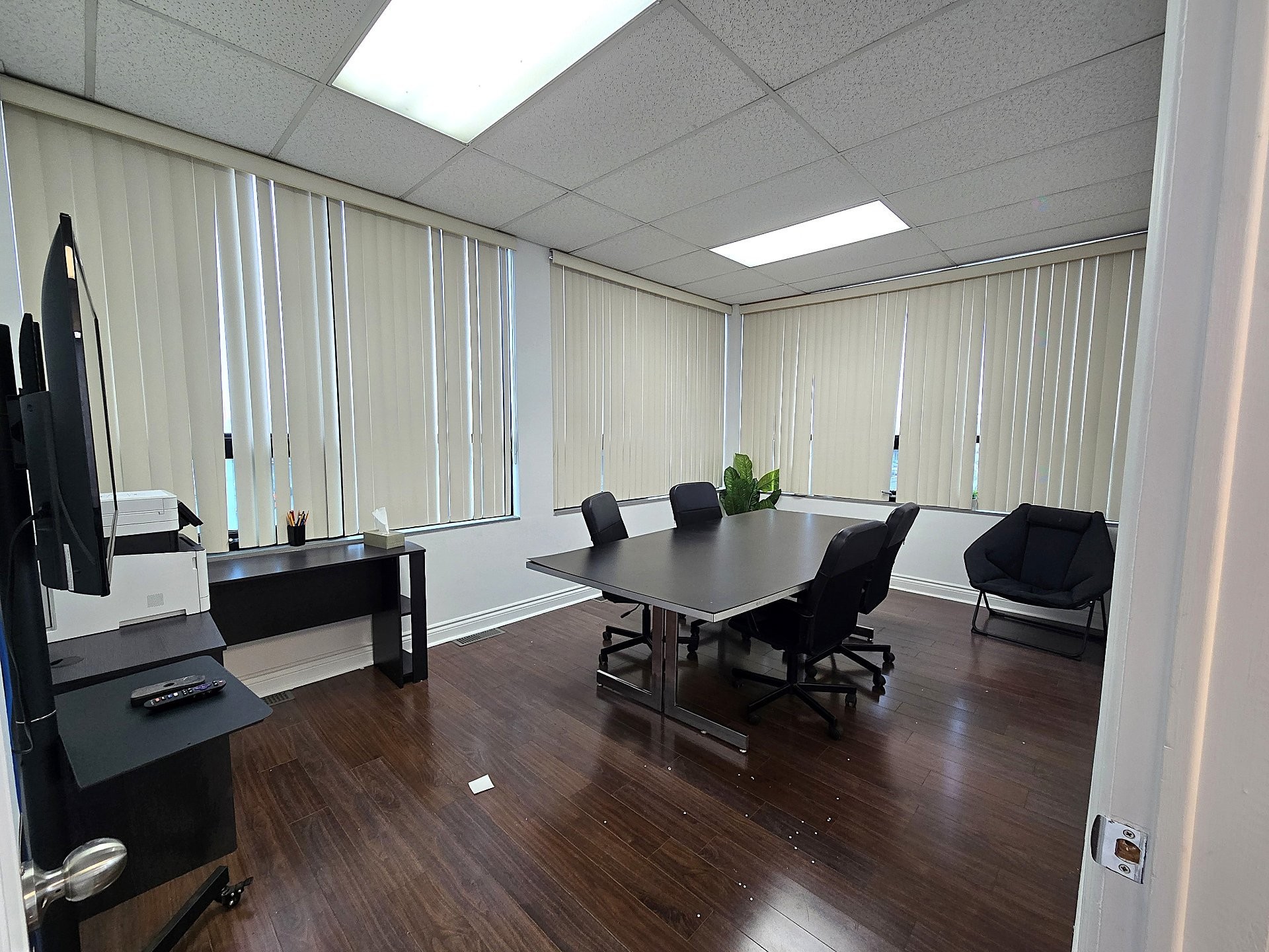 Office - 503 Boul. Des Laurentides, Laval (Pont-Viau), QC - Indoor