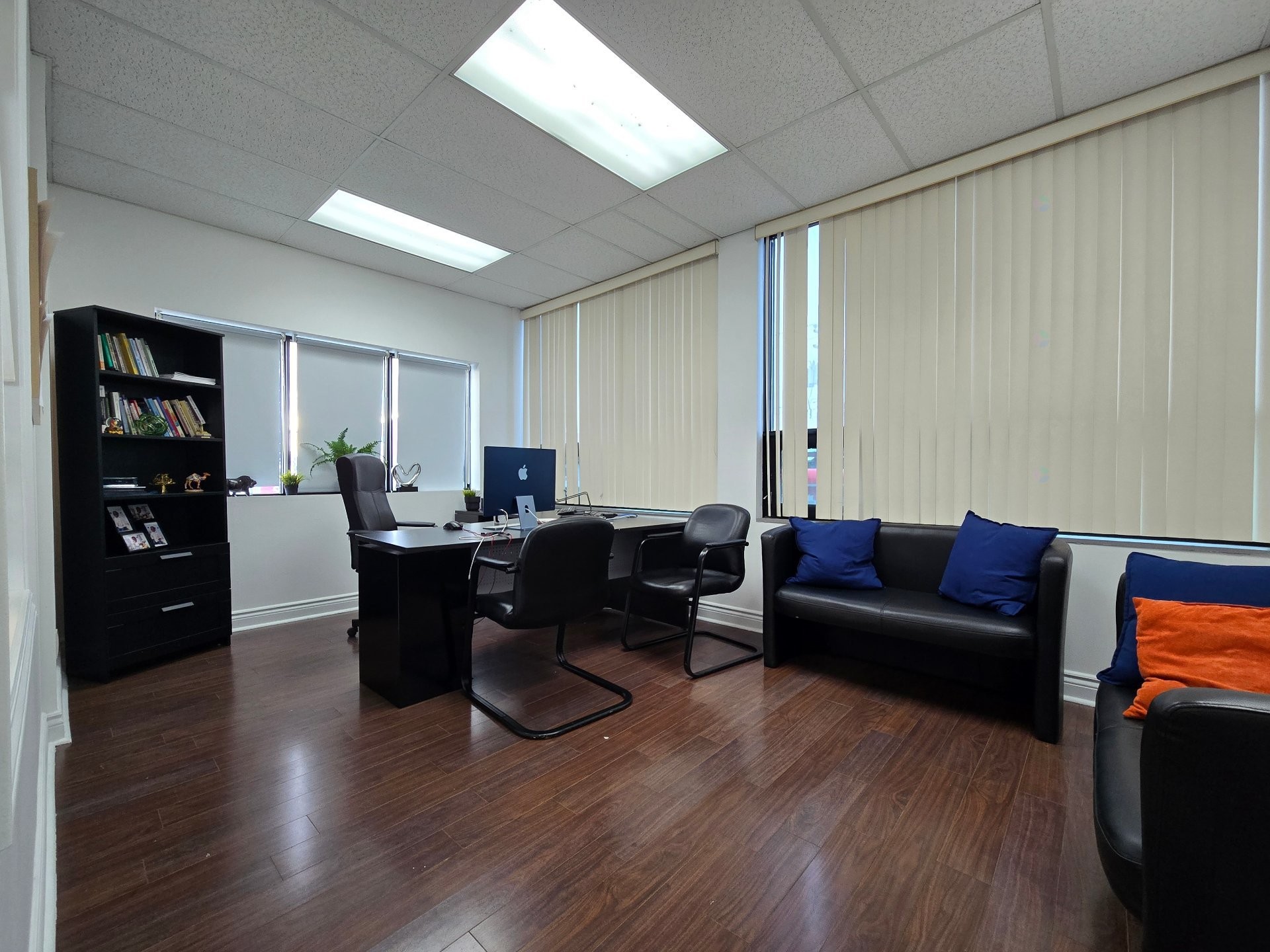Office - 503 Boul. Des Laurentides, Laval (Pont-Viau), QC - Indoor Photo Showing Office