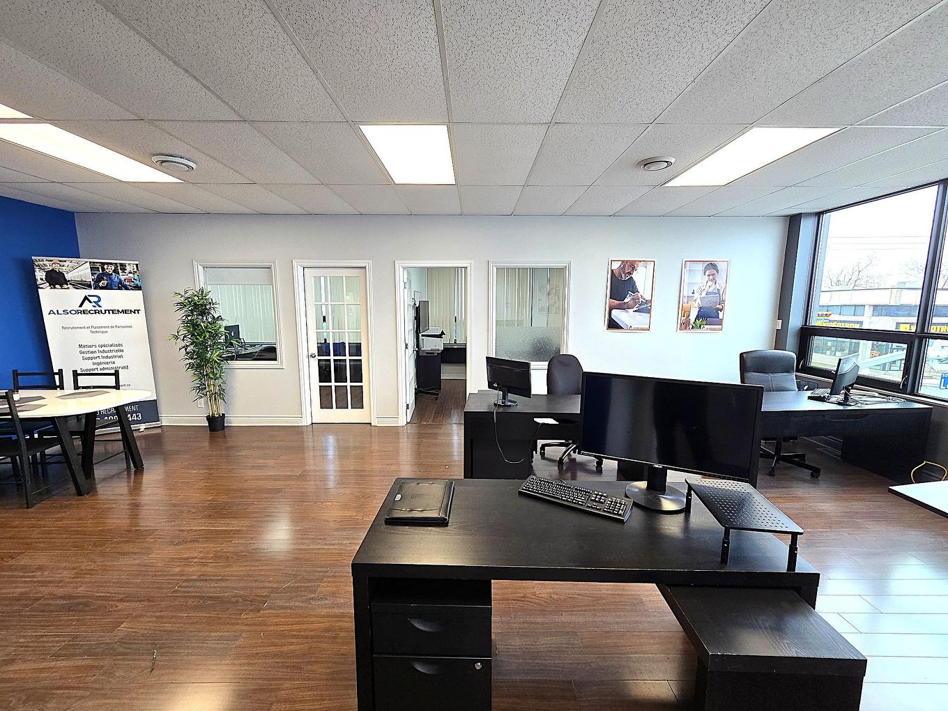 Bureau - 503 Boul. Des Laurentides, Laval (Pont-Viau), QC - Indoor