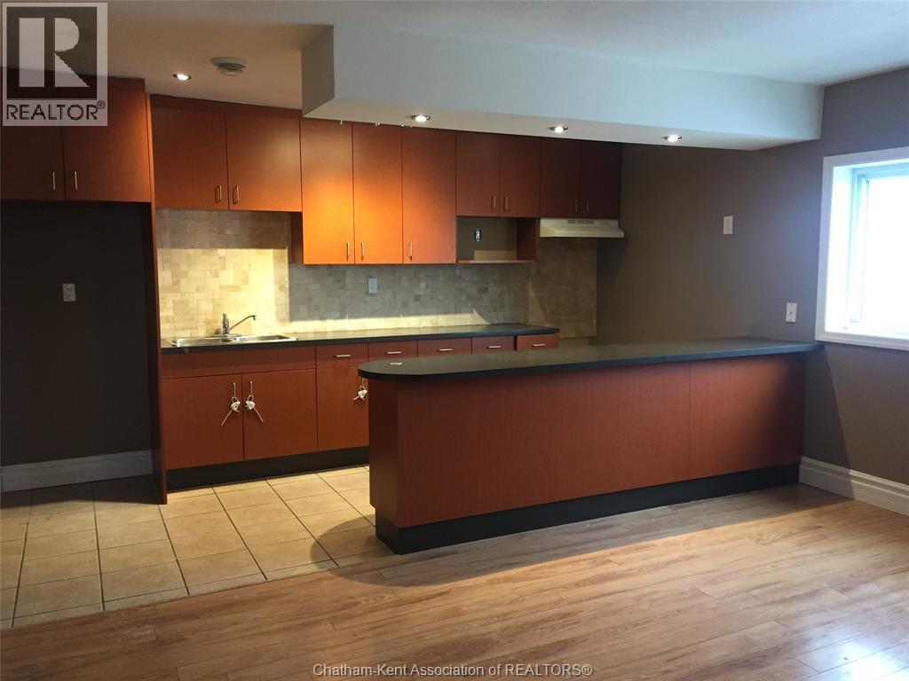 27 Keil Drive, Chatham, ON - Indoor Photo Showing Kitchen
