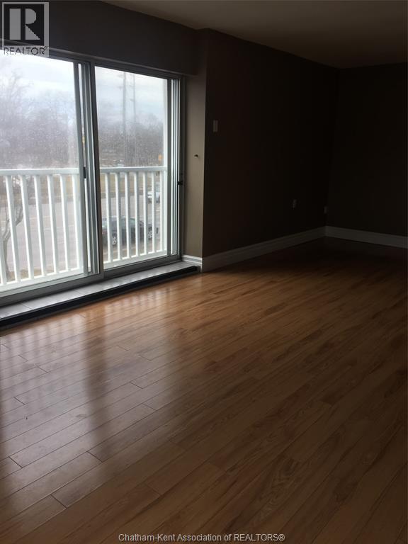 27 Keil Drive, Chatham, ON - Indoor Photo Showing Other Room