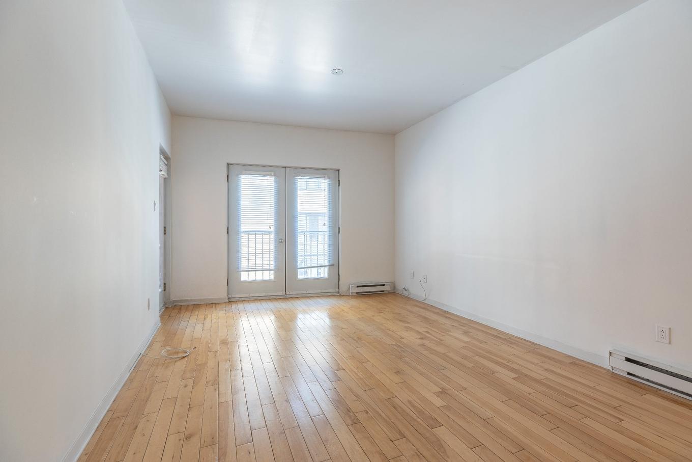 Salon - 202-1080 Rue Anderson, Montréal (Ville-Marie), QC - Indoor Photo Showing Other Room