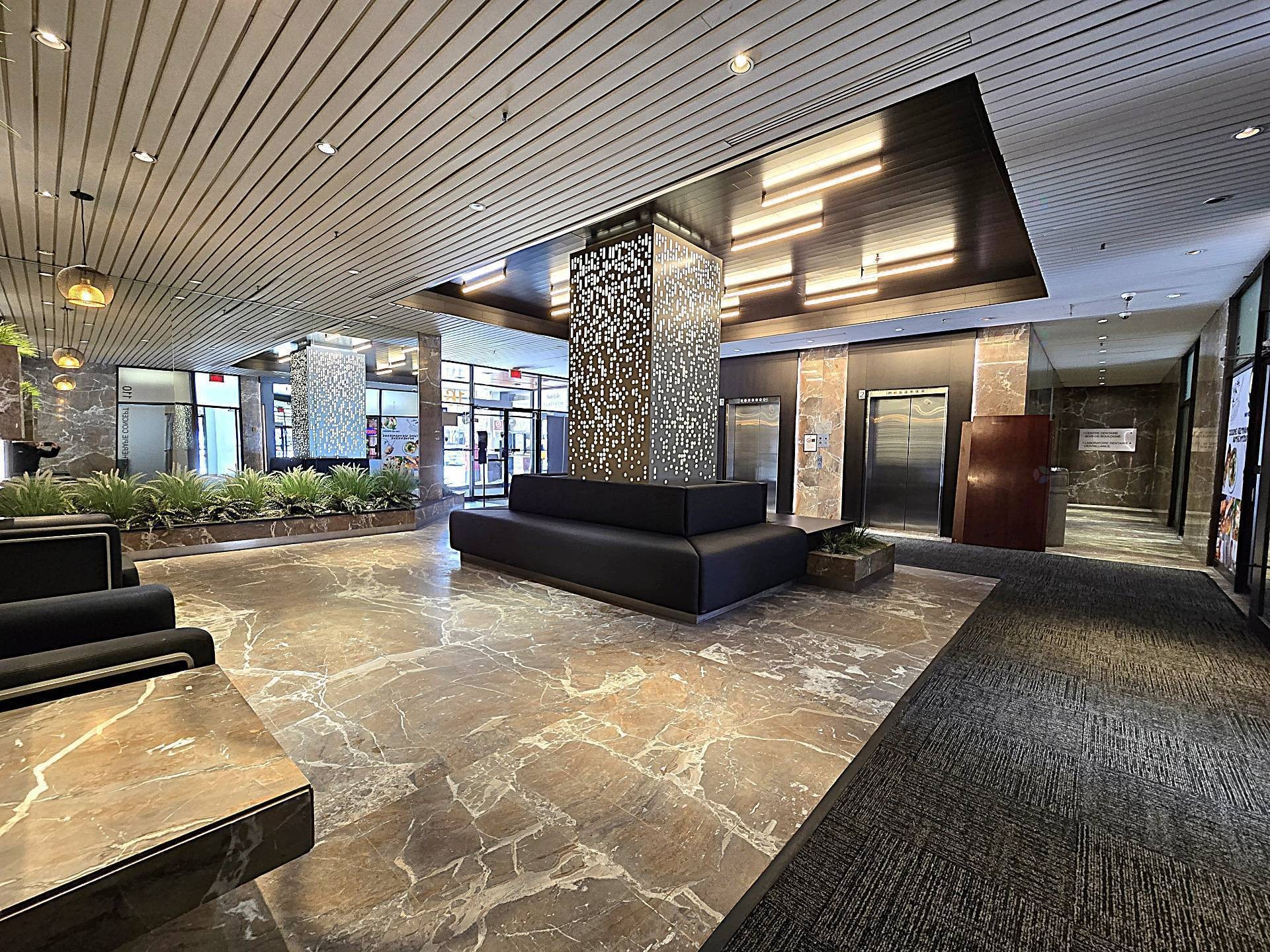 Mud Room - 450-1600 Boul. Henri-Bourassa O., Montréal (Ahuntsic-Cartierville), QC -