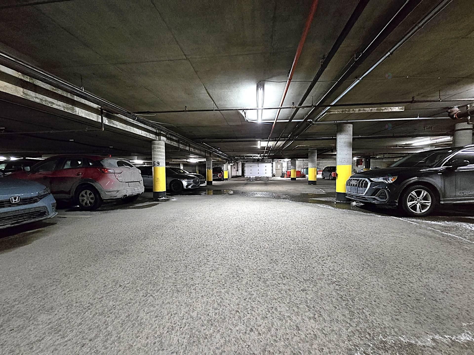 Parking - 450-1600 Boul. Henri-Bourassa O., Montréal (Ahuntsic-Cartierville), QC - Indoor Photo Showing Garage