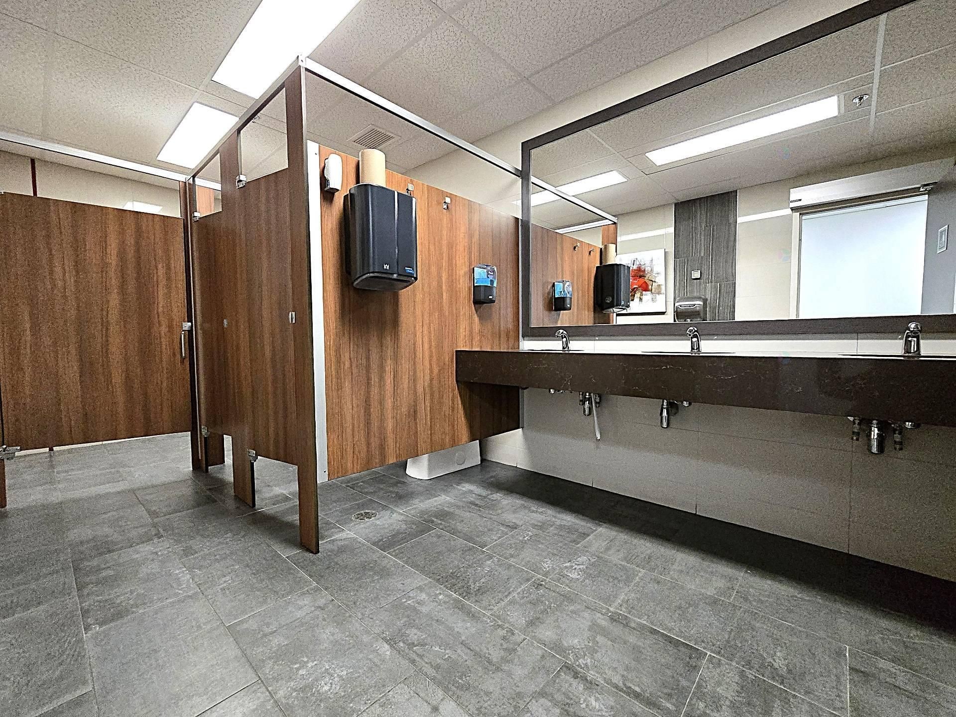 Bathroom - 450-1600 Boul. Henri-Bourassa O., Montréal (Ahuntsic-Cartierville), QC - Indoor