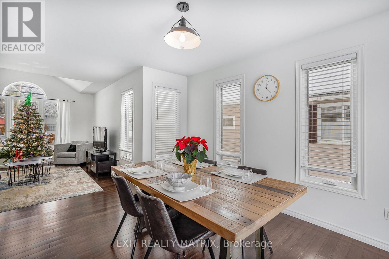 156 Longueuil Street, Champlain, ON - Indoor Photo Showing Dining Room