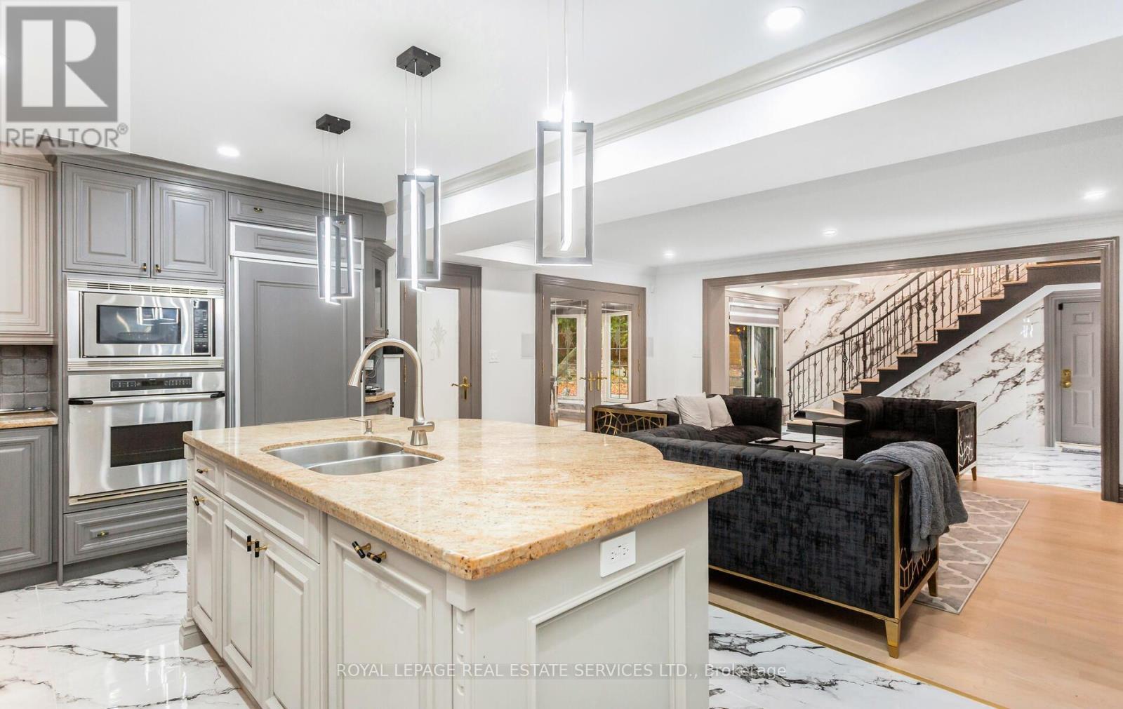 197 The Bridle Path, Toronto, ON - Indoor Photo Showing Kitchen With Double Sink With Upgraded Kitchen