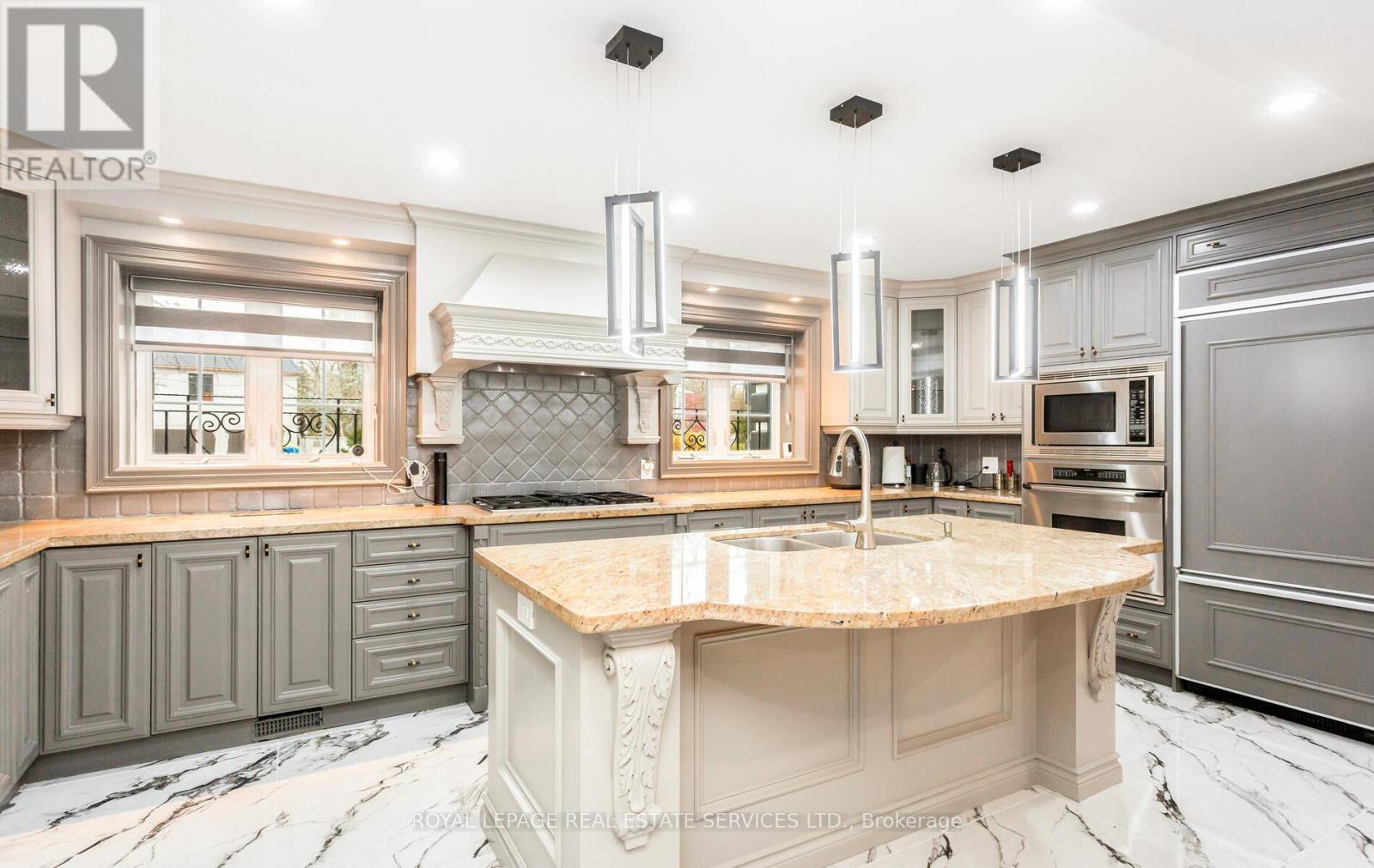 197 The Bridle Path, Toronto, ON - Indoor Photo Showing Kitchen With Double Sink With Upgraded Kitchen