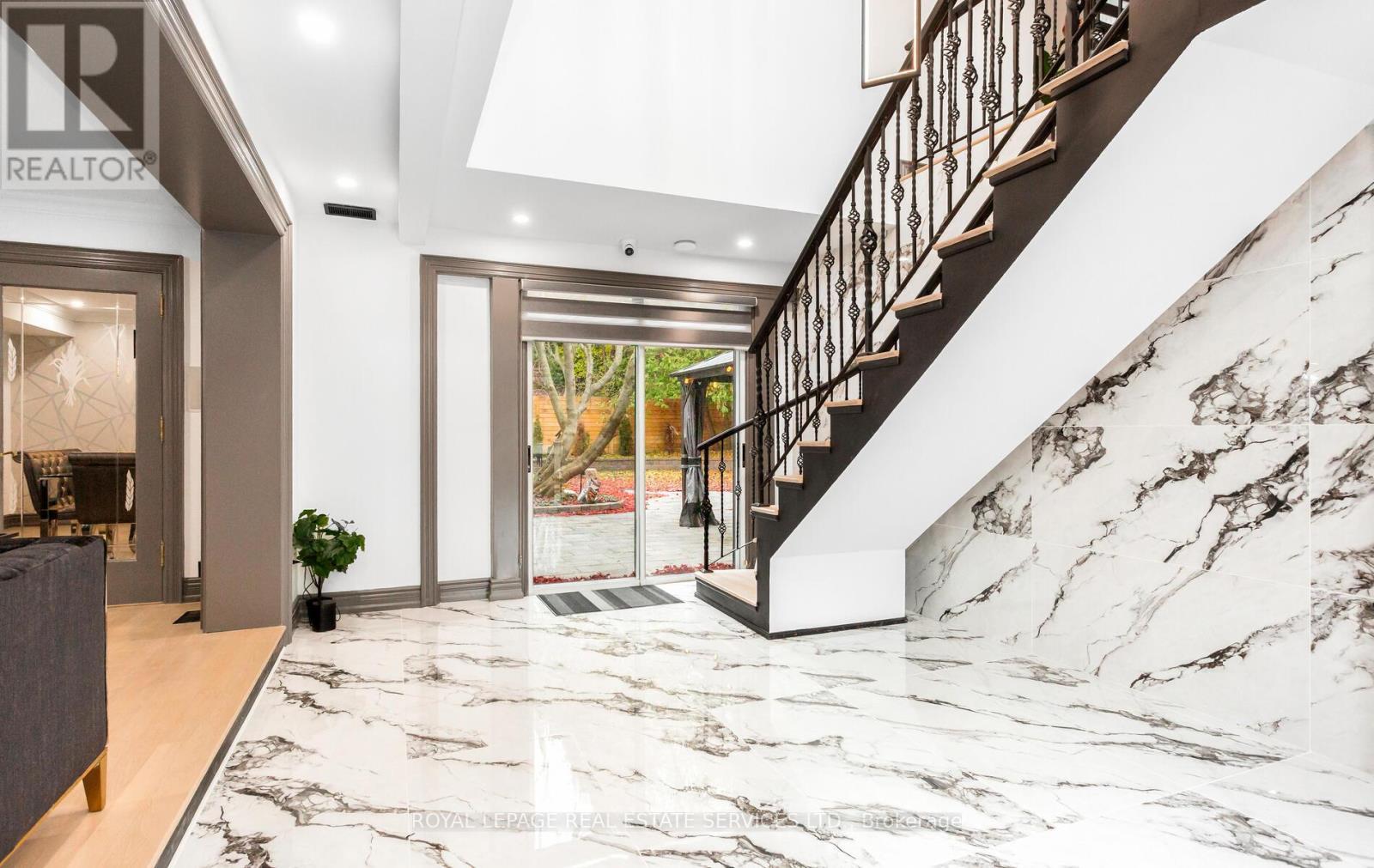 197 The Bridle Path, Toronto, ON - Indoor Photo Showing Other Room