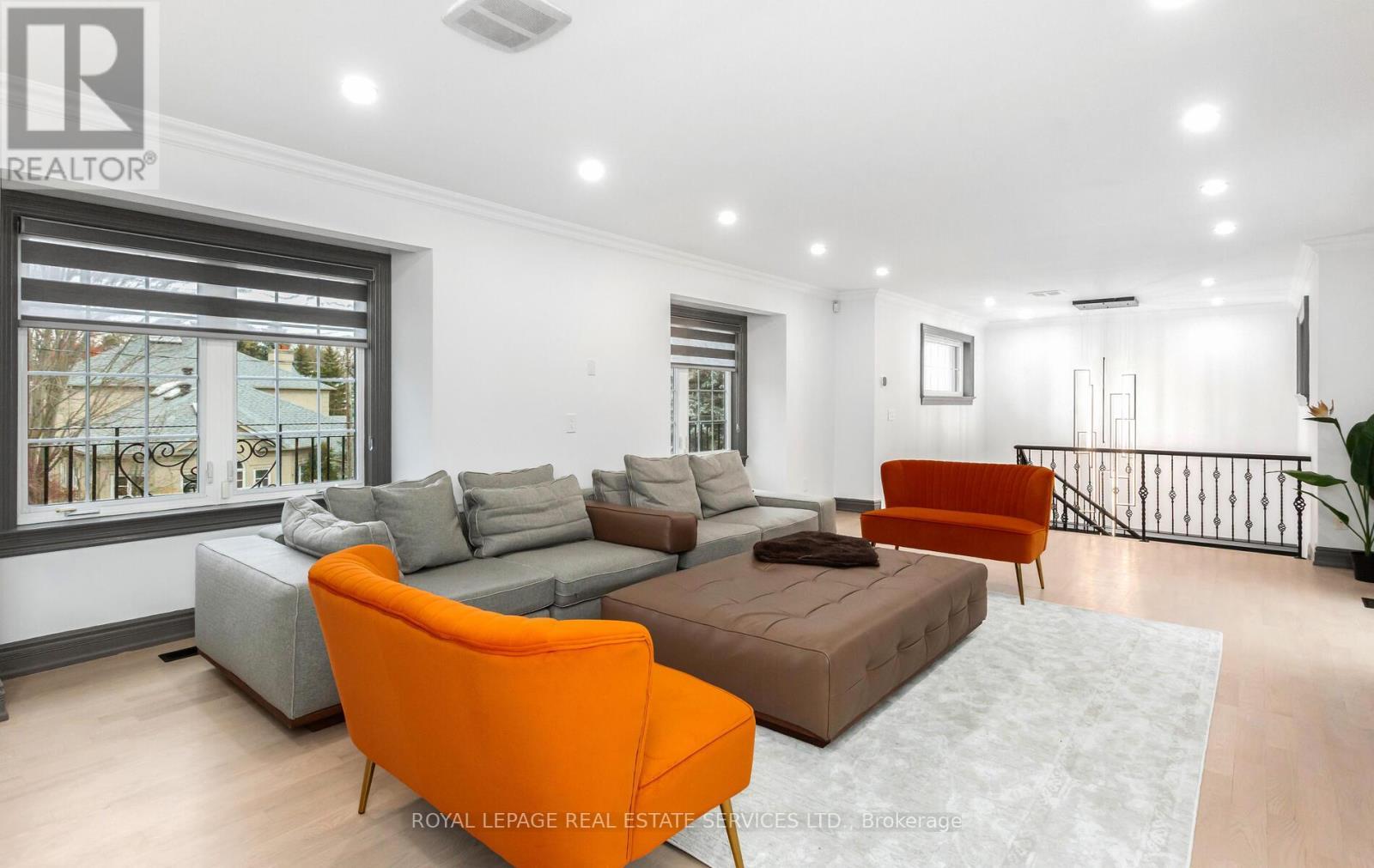 197 The Bridle Path, Toronto, ON - Indoor Photo Showing Living Room