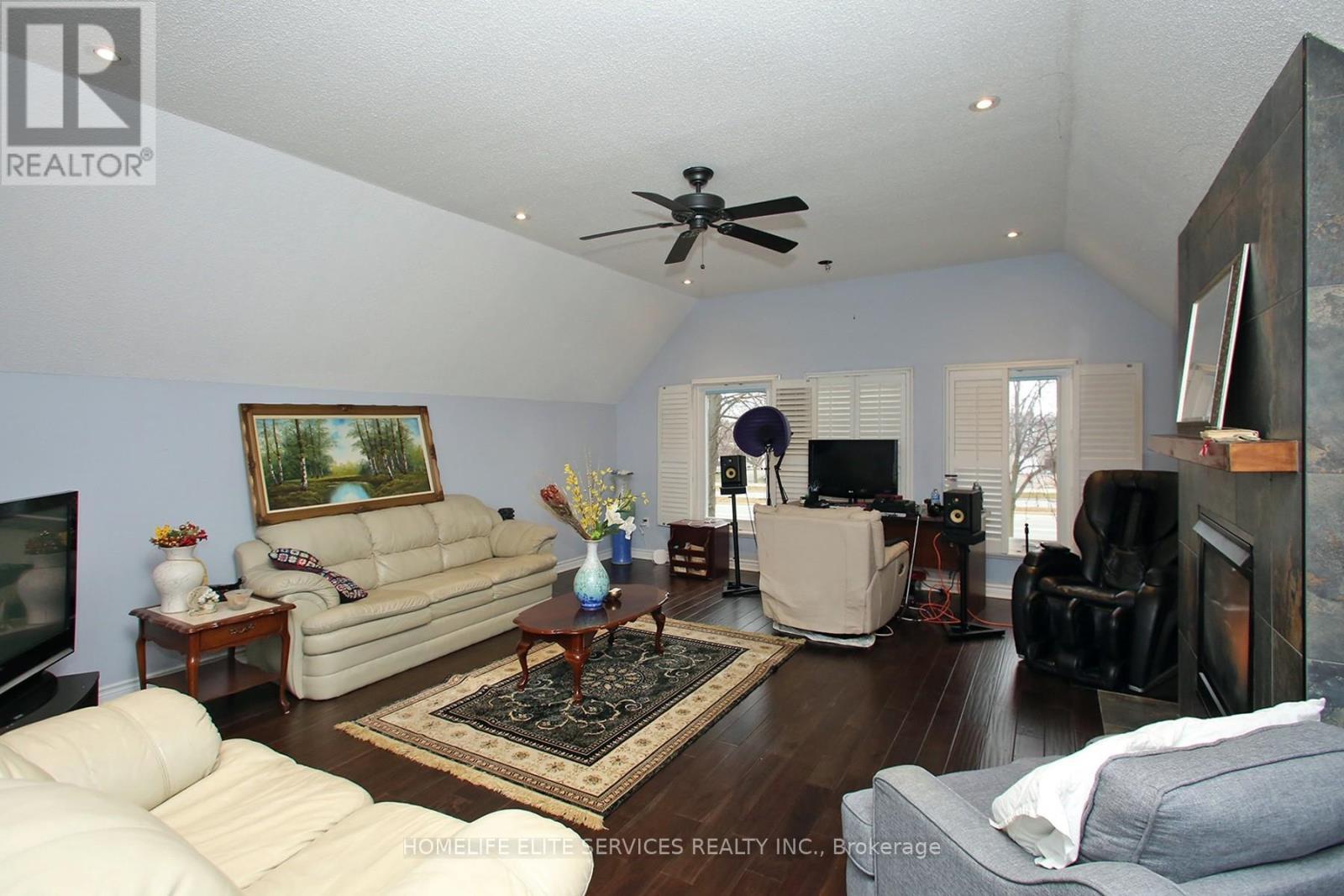 58 Hearne Crescent, Ajax, ON - Indoor Photo Showing Living Room