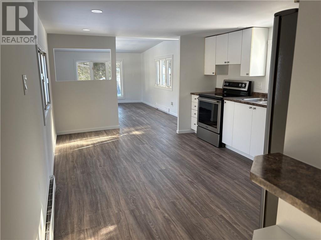 177 Park Drive Unit# 20, Wahnapitae, ON - Indoor Photo Showing Kitchen