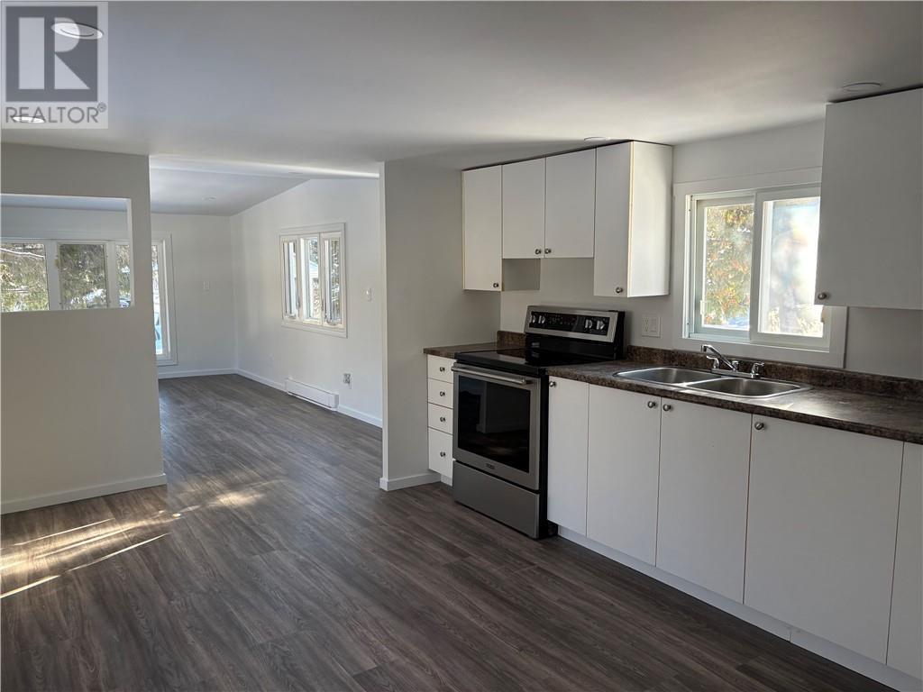 177 Park Drive Unit# 20, Wahnapitae, ON - Indoor Photo Showing Kitchen With Double Sink