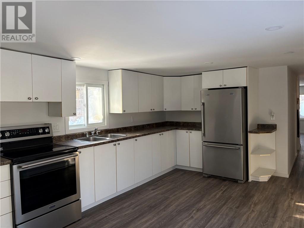 177 Park Drive Unit# 20, Wahnapitae, ON - Indoor Photo Showing Kitchen With Double Sink