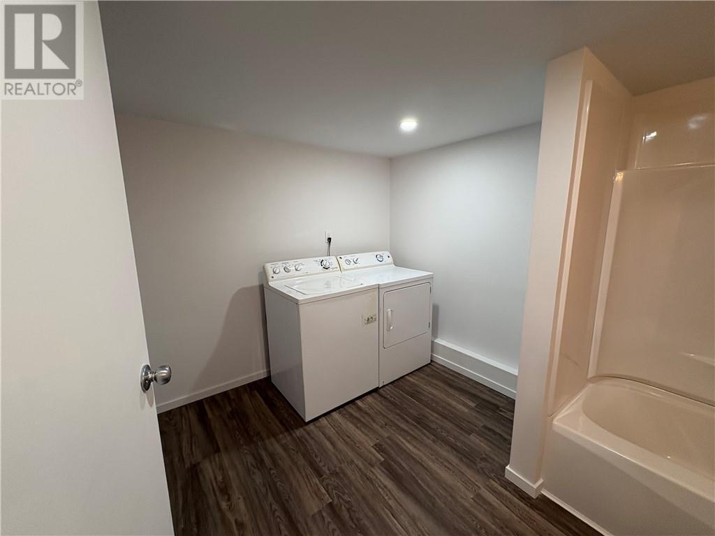 177 Park Drive Unit# 20, Wahnapitae, ON - Indoor Photo Showing Laundry Room