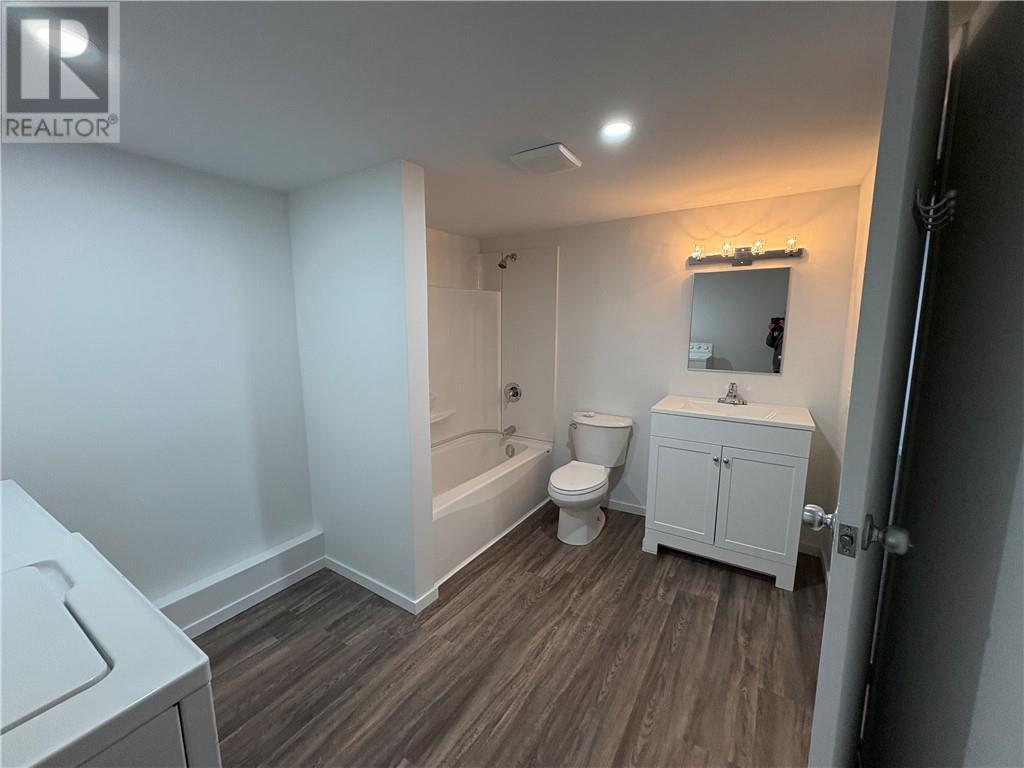 177 Park Drive Unit# 20, Wahnapitae, ON - Indoor Photo Showing Bathroom