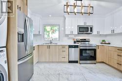NEW bright & spacious kitchen -