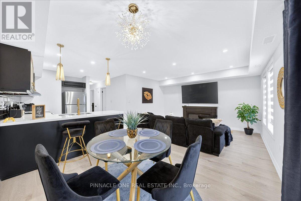 4 - 41 Pumpkin Corner Crescent, Barrie, ON - Indoor Photo Showing Dining Room