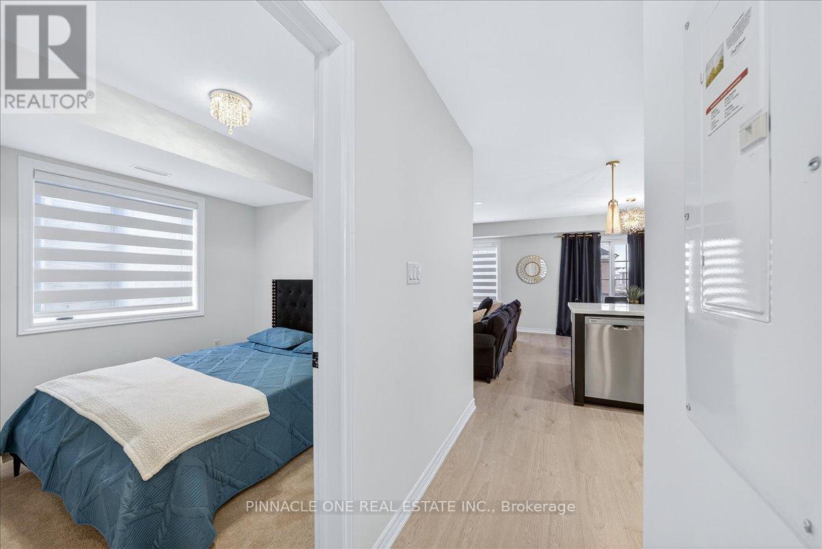 4 - 41 Pumpkin Corner Crescent, Barrie, ON - Indoor Photo Showing Bedroom