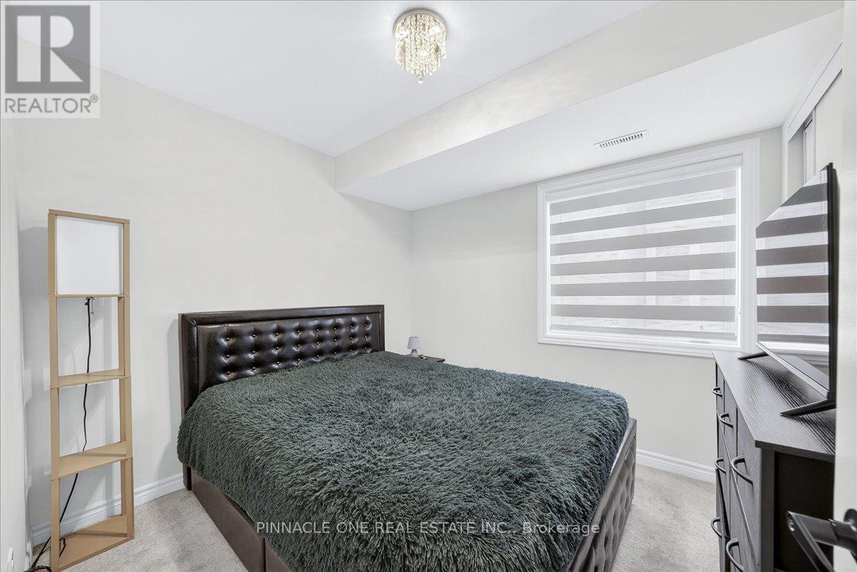 4 - 41 Pumpkin Corner Crescent, Barrie, ON - Indoor Photo Showing Bedroom