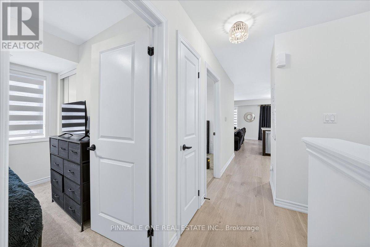 4 - 41 Pumpkin Corner Crescent, Barrie, ON - Indoor Photo Showing Other Room