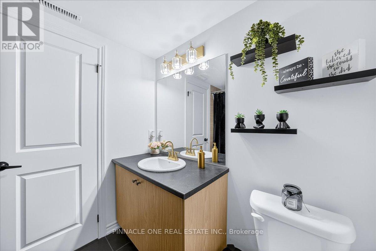 4 - 41 Pumpkin Corner Crescent, Barrie, ON - Indoor Photo Showing Bathroom