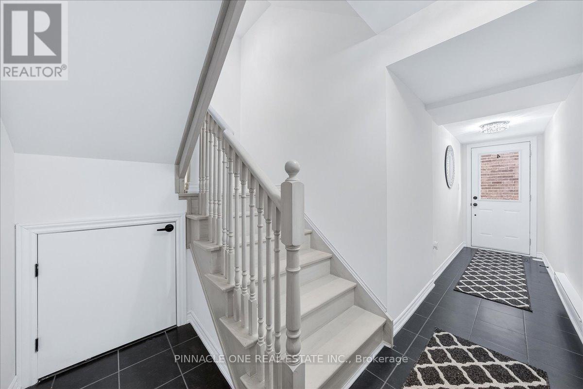 4 - 41 Pumpkin Corner Crescent, Barrie, ON - Indoor Photo Showing Other Room