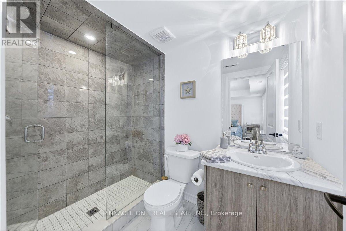 4 - 41 Pumpkin Corner Crescent, Barrie, ON - Indoor Photo Showing Bathroom