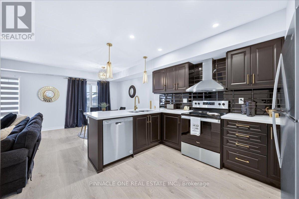4 - 41 Pumpkin Corner Crescent, Barrie, ON - Indoor Photo Showing Kitchen