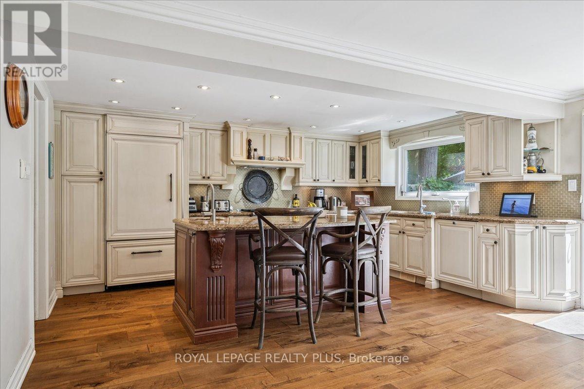 1258 Ravine Drive, Mississauga, ON - Indoor Photo Showing Kitchen