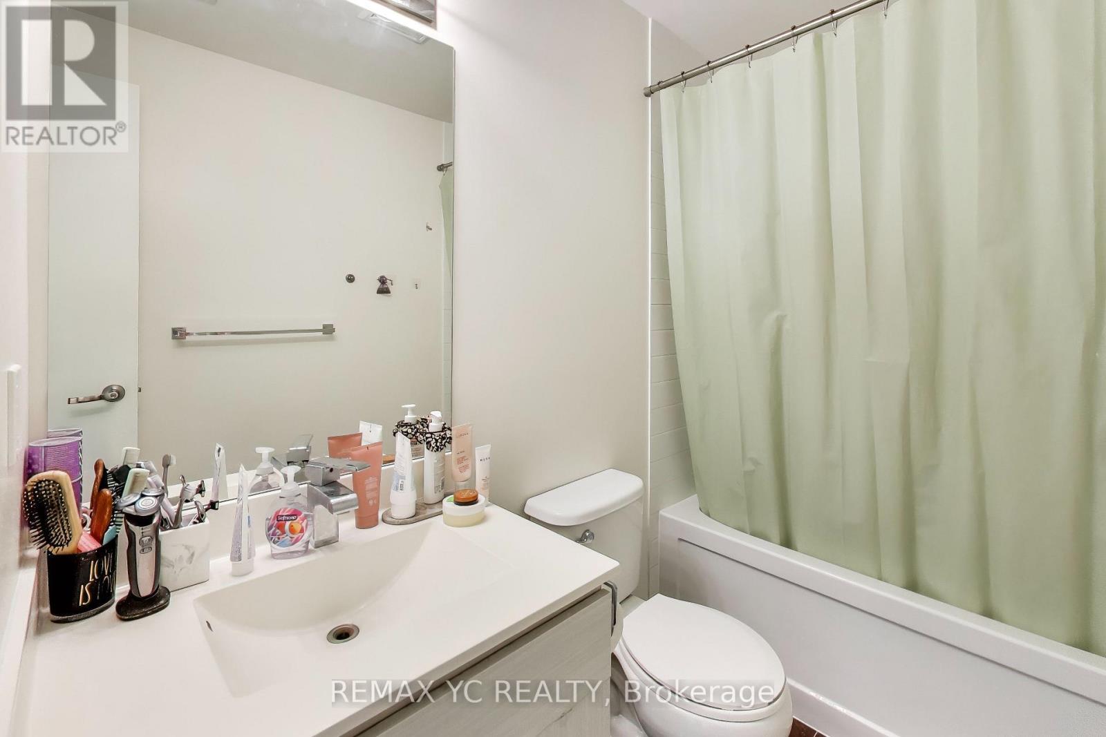 1002 - 68 Canterbury Place, Toronto, ON - Indoor Photo Showing Bathroom