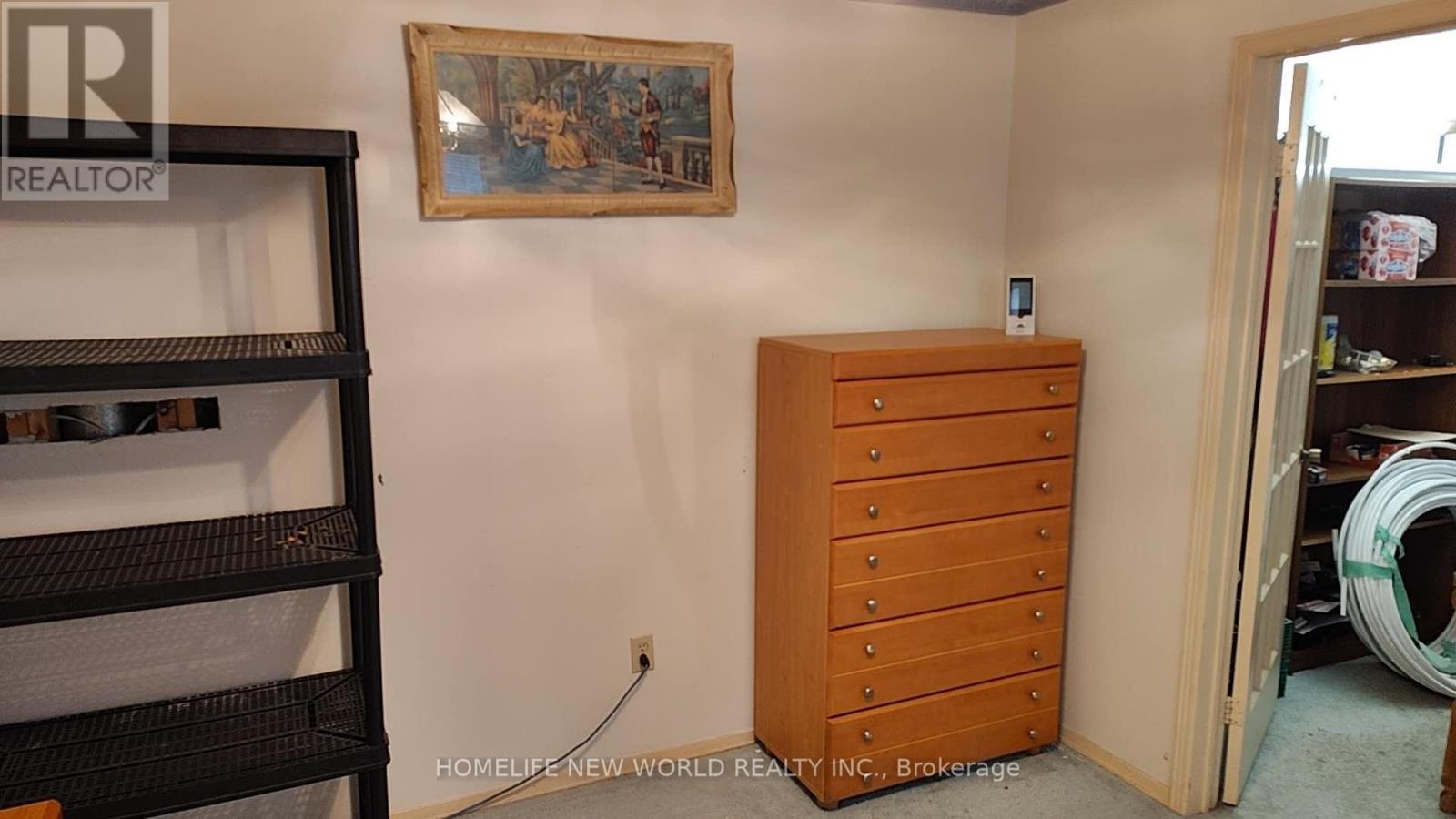 Main Floor - 3050 Olympus Mews, Mississauga, ON - Indoor Photo Showing Laundry Room