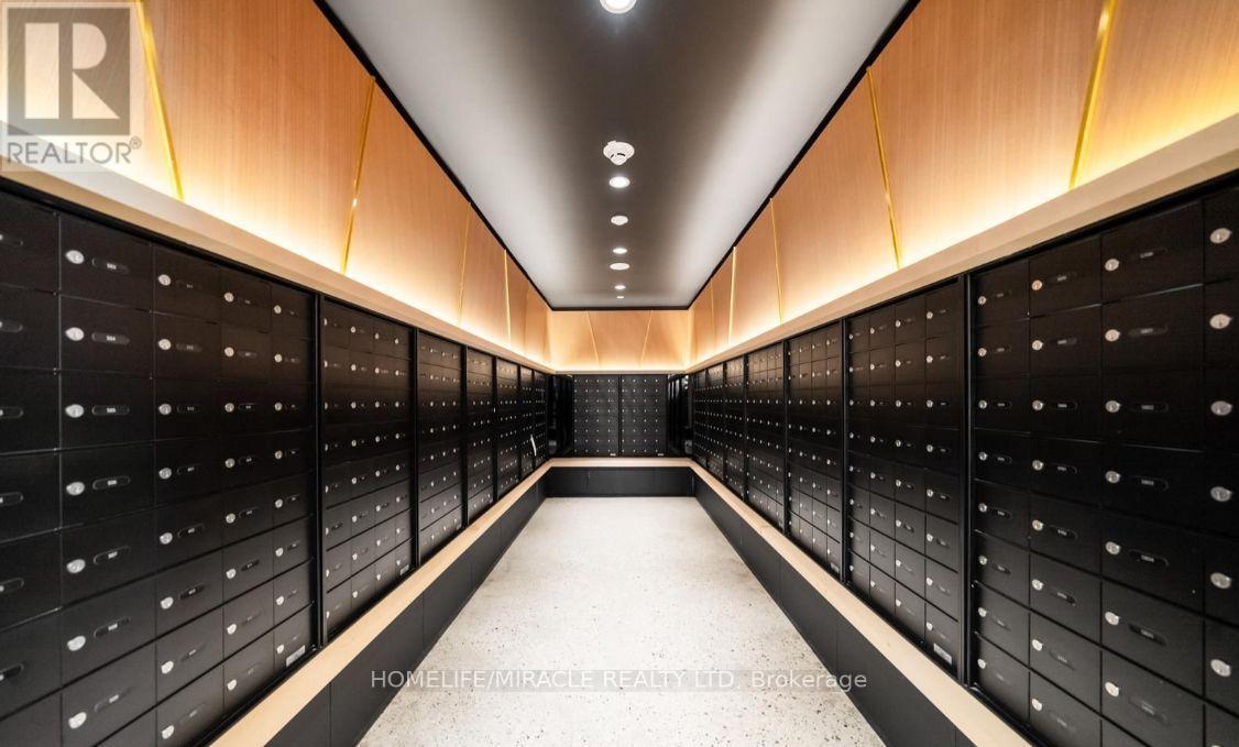 802 - 2920 Highway 7, Vaughan, ON - Indoor Photo Showing Other Room