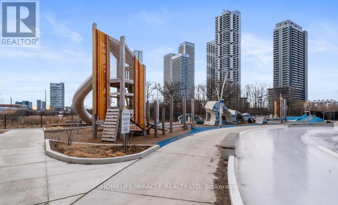 802 - 2920 Highway 7, Vaughan, ON - Outdoor With Facade