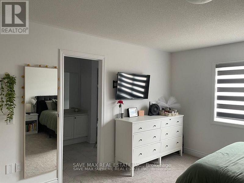 15 Mackenzie Street, Southgate, ON - Indoor Photo Showing Bedroom