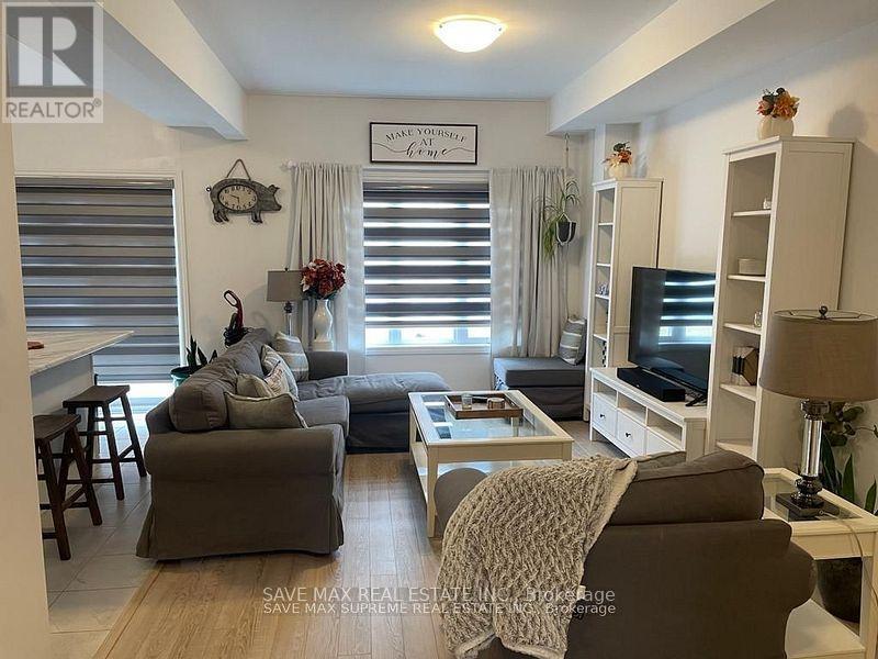 15 Mackenzie Street, Southgate, ON - Indoor Photo Showing Living Room