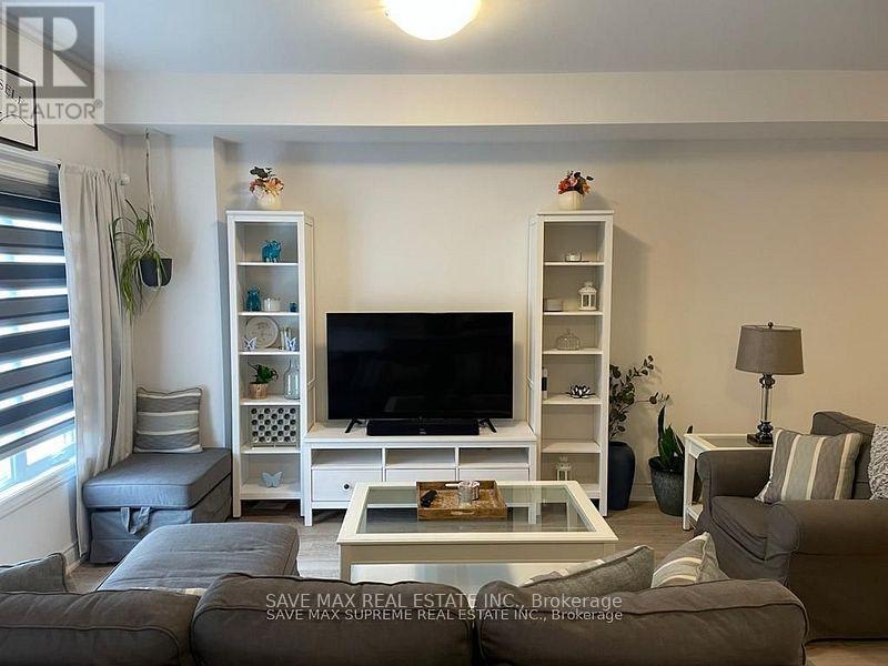 15 Mackenzie Street, Southgate, ON - Indoor Photo Showing Living Room