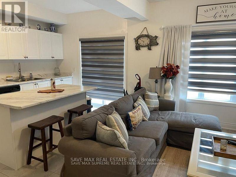 15 Mackenzie Street, Southgate, ON - Indoor Photo Showing Living Room