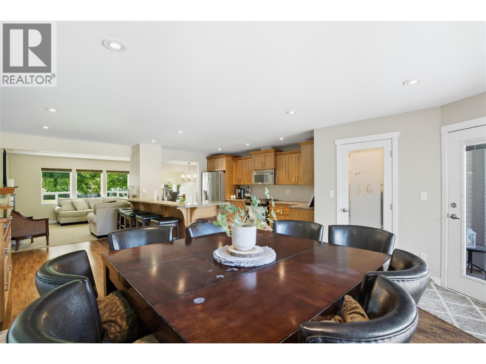 5996 Todd Hill Crescent, Kamloops, BC - Indoor Photo Showing Dining Room
