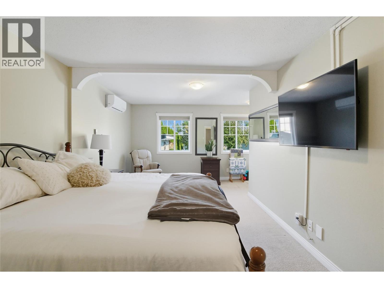 5996 Todd Hill Crescent, Kamloops, BC - Indoor Photo Showing Bedroom