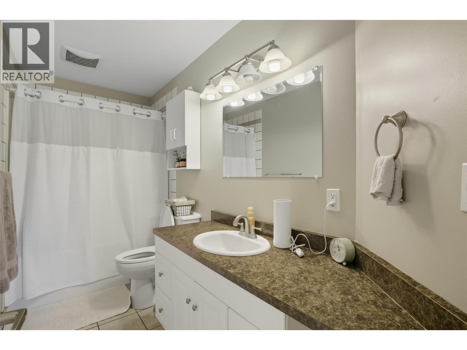 5996 Todd Hill Crescent, Kamloops, BC - Indoor Photo Showing Bathroom