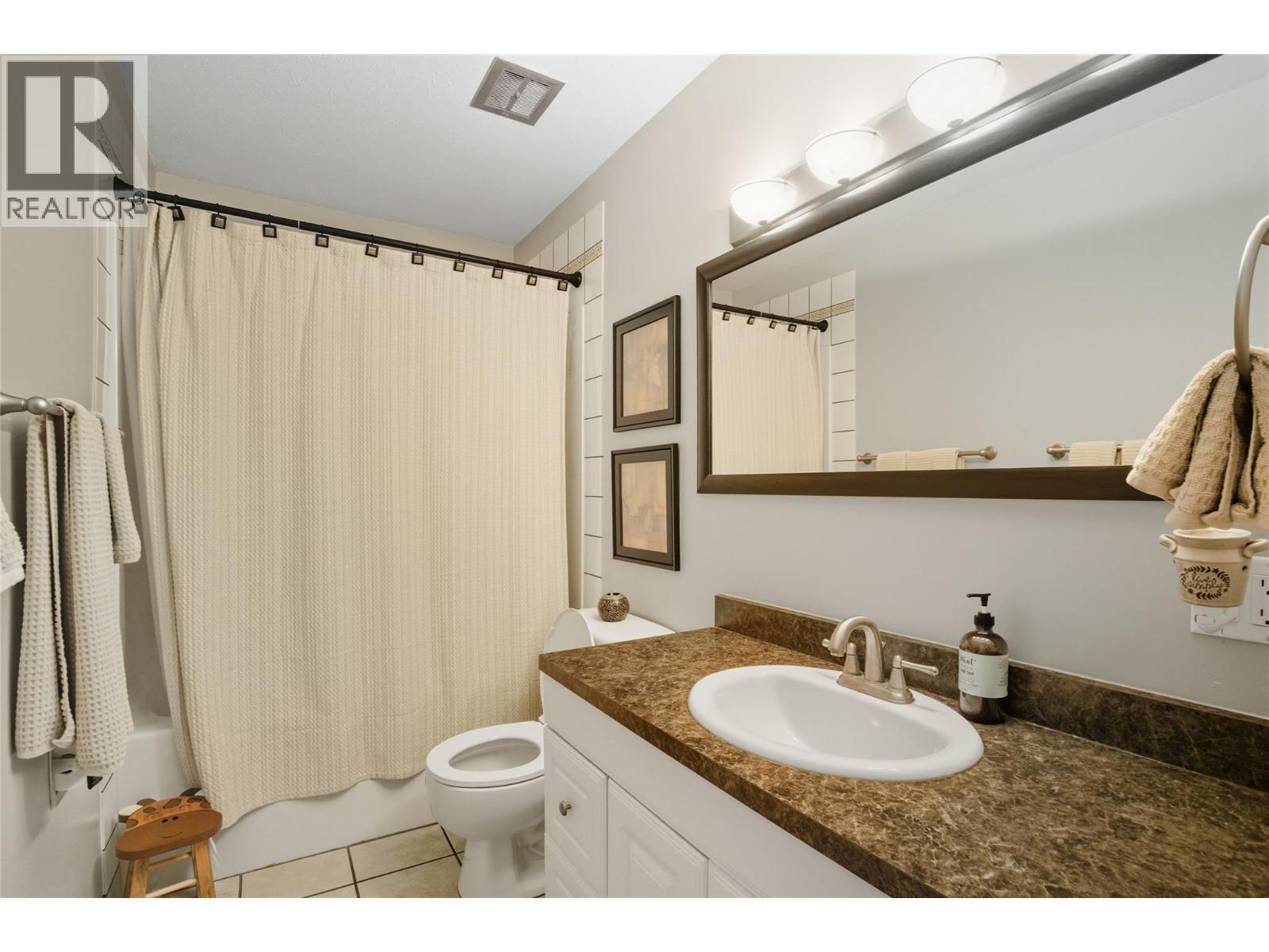 5996 Todd Hill Crescent, Kamloops, BC - Indoor Photo Showing Bathroom