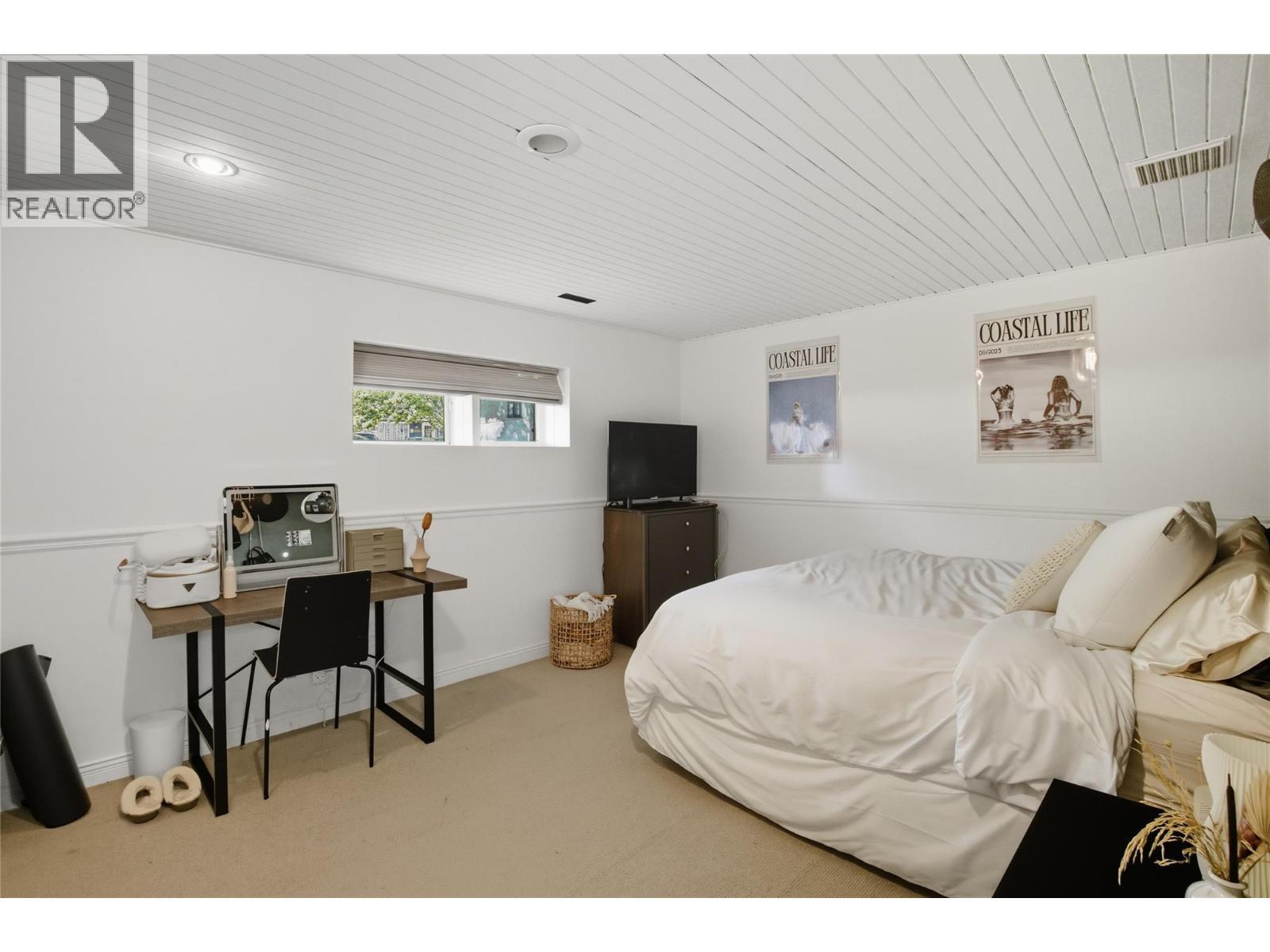5996 Todd Hill Crescent, Kamloops, BC - Indoor Photo Showing Bedroom